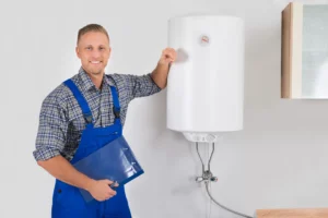Mon chauffe-eau ne produit plus d'eau chaude, que faire avant d'appeler un spécialiste